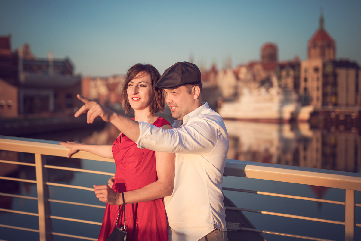 Piękna sesja zdjęciowa na rocznicę ślubu. Odbyła się na Gdańskiej Starówce o wschodzie słonca w pewien letni lipcowy poranek. Foto Baśnie, sesja dla par, Gdańsk, fotograf Gdańsk, fotografie Gdańsk, sesja zdjęciowa.