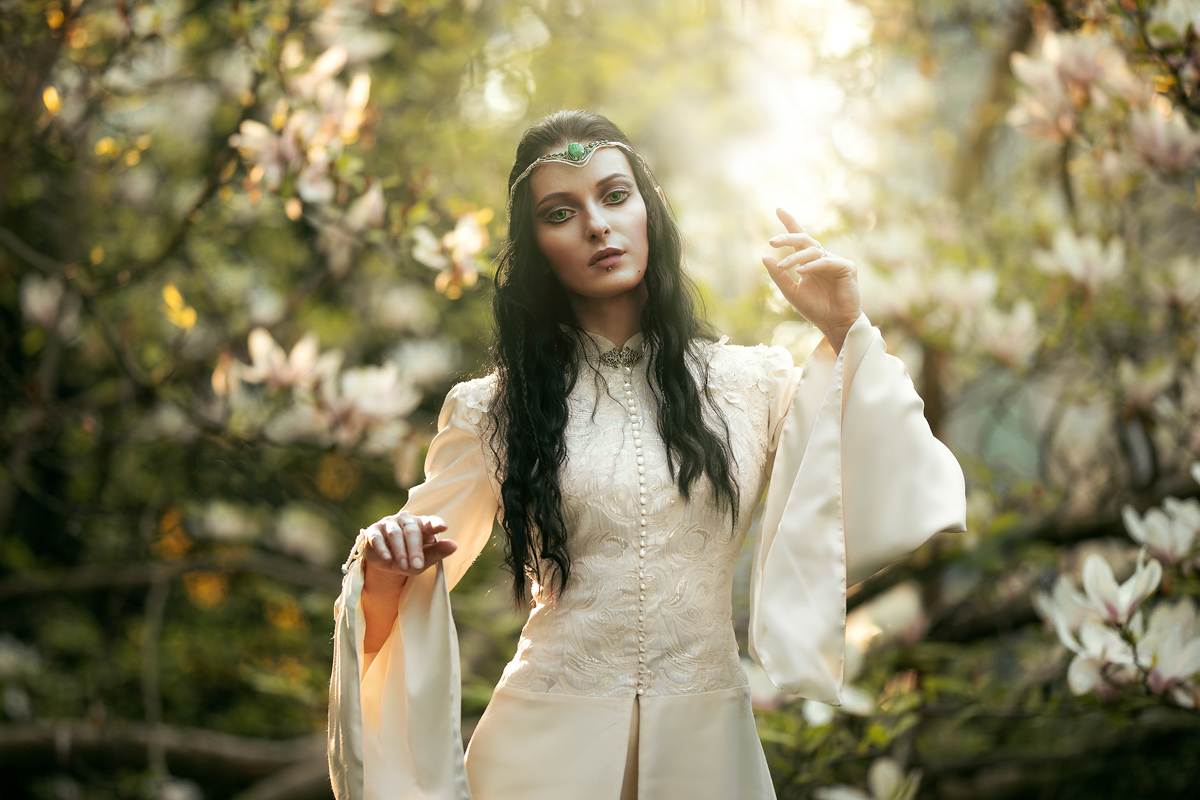 modelka, moda alternatywna, magnolia, wiosna, kwitnące drzewa, maj, Foto Baśnie, Gdańsk, Trójmiasto